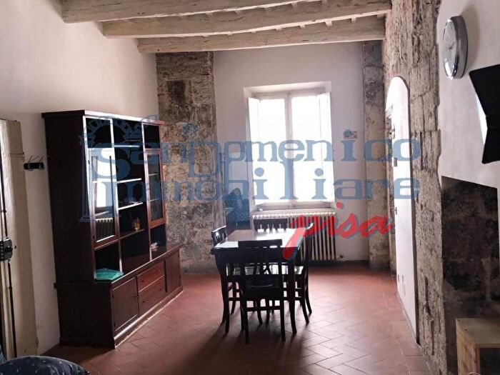 Appartamento trilocale in affitto in Piazza S Omobono, Santa Maria, Pisa