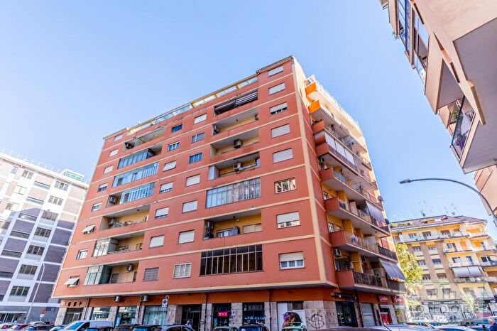 Appartamento quadrilocale in vendita in Via Sante Bargellini, Roma