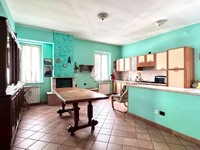 Appartamento quadrilocale in vendita in Via Tagliamento, Caprarola