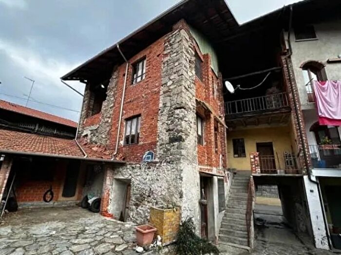 Casa con 9 locali in vendita in Via Emiliano Ottina Valmaggiore Quarona Cellio con Breia Vercelli Piemonte Italia, Quarona