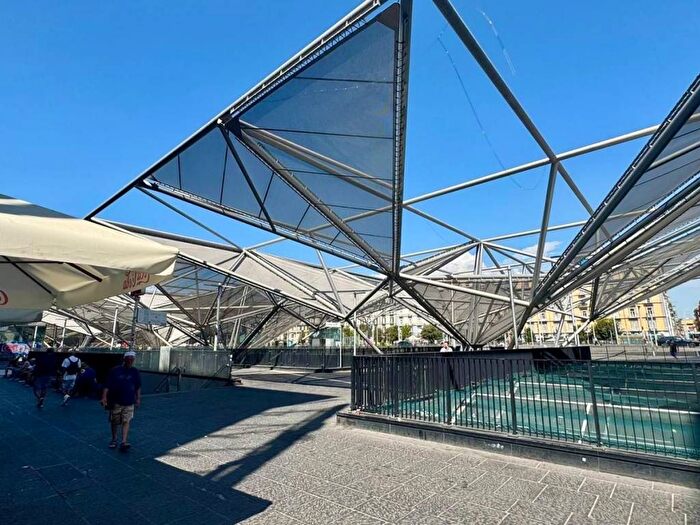 Appartamento trilocale in vendita in Piazza Giuseppe Garibaldi, Garibaldi Ferrovia, Napoli