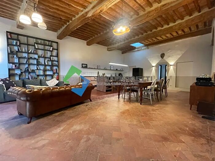 Appartamento quadrilocale in vendita in Via Porta Vecchia, Colle Di Val D'Elsa