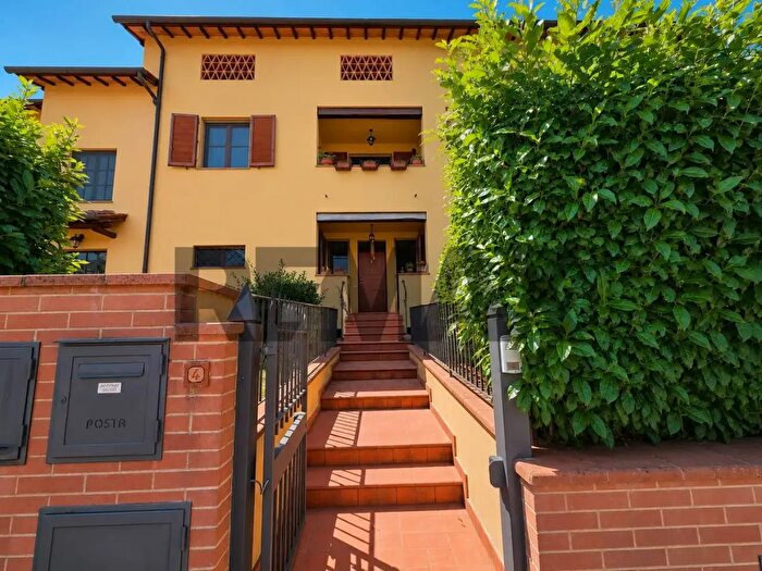 Casa con 5 locali in vendita in Montevarchi