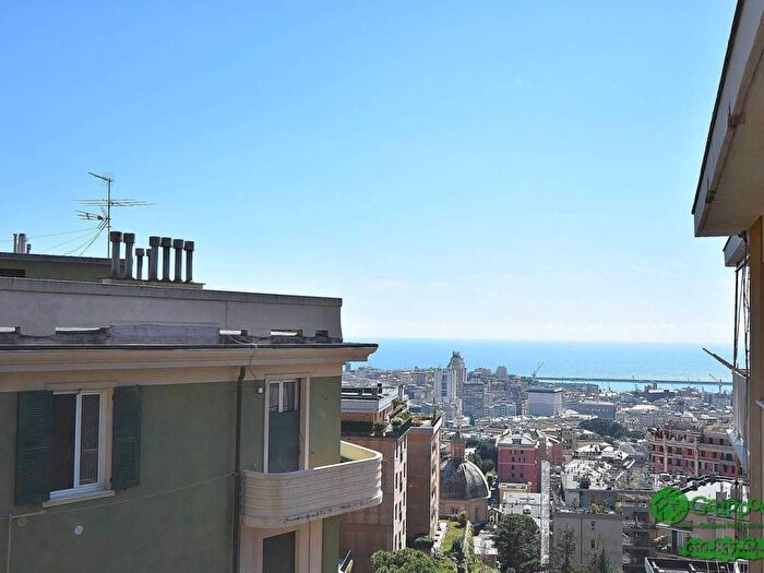 Appartamento trilocale in affitto in Via Federico Delpino, Castelletto, Genova