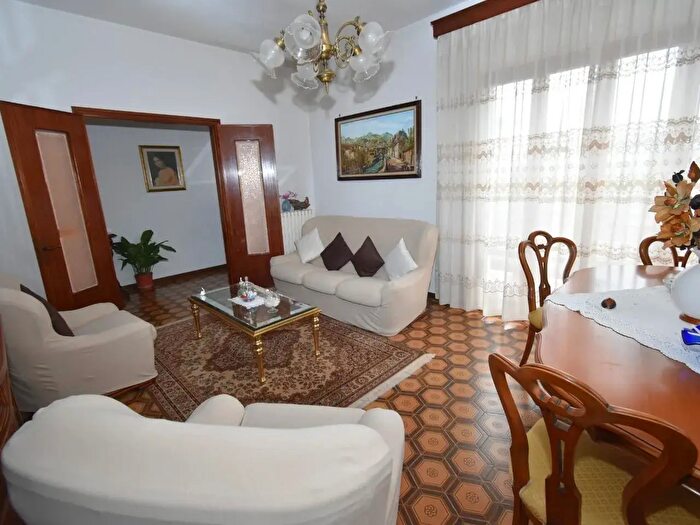 Casa con 9 locali in vendita in di Gello, Pisa