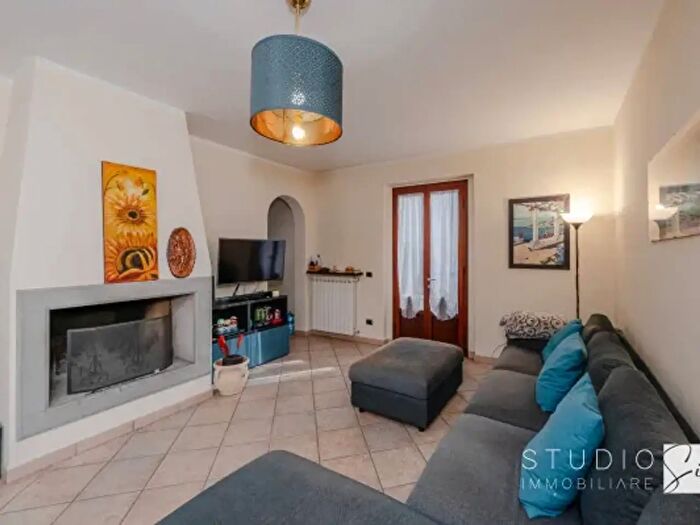 Appartamento con 5 locali in vendita in Via della Libertà, Agliana