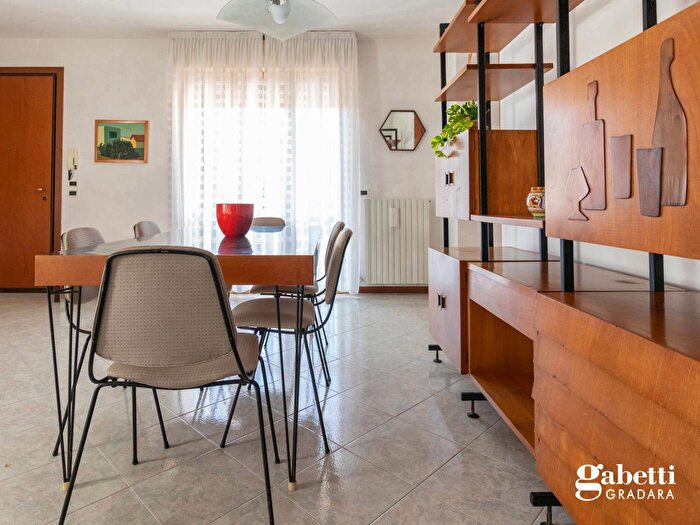 Appartamento trilocale in vendita in Strada per Fiorenzuola, Pesaro