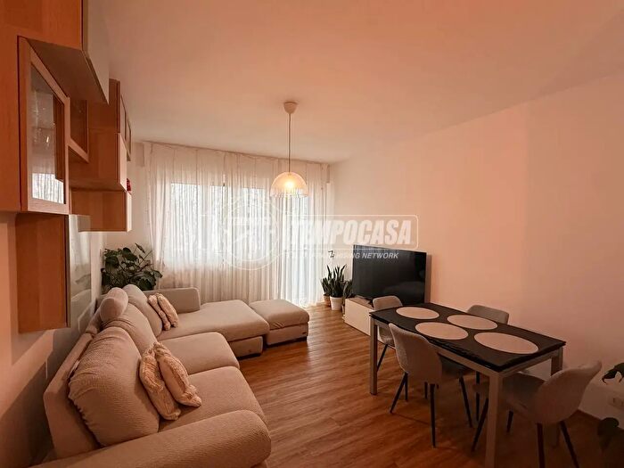 Appartamento trilocale in vendita in Via Deledda, Como