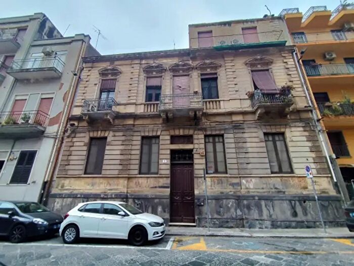 Appartamento con 5 locali in vendita in Via Reclusorio del Lume, Catania