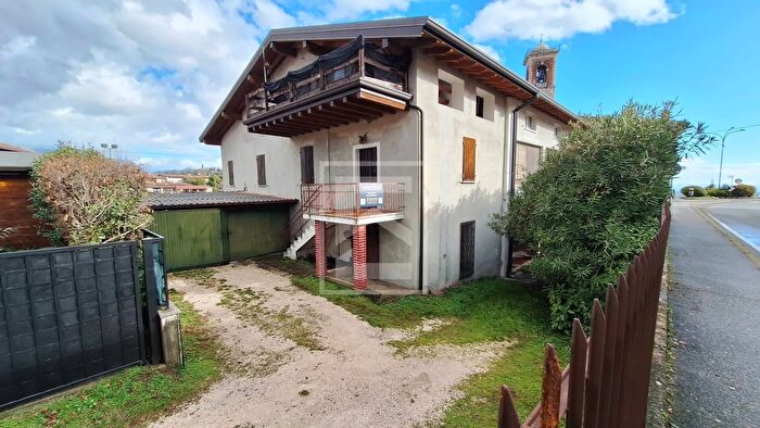 Casa con 6 locali in vendita in Via Provinciale, Puegnago Sul Garda