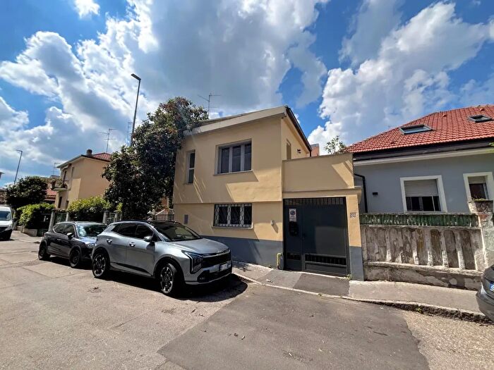 Appartamento trilocale in vendita in Corsico
