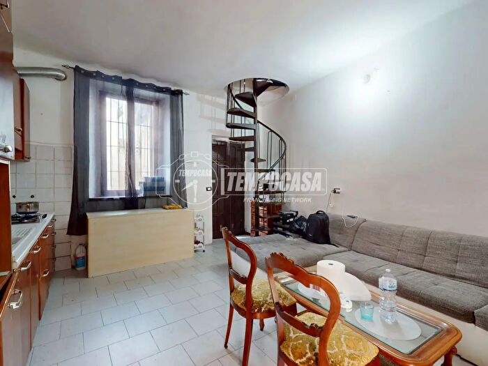 Appartamento trilocale in vendita in Via Monte Grappa, Lentate Sul Seveso