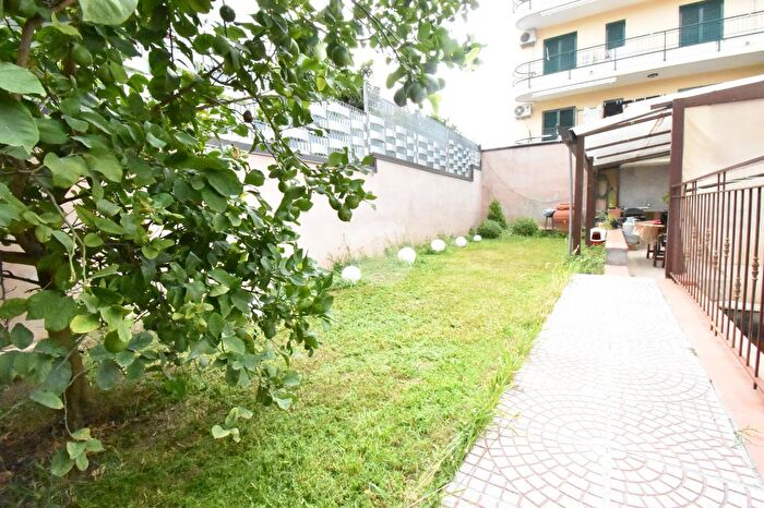 Casa quadrilocale in vendita in Via Carafa, Cercola