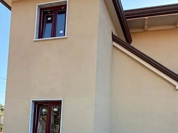 Casa quadrilocale in vendita in Carrara