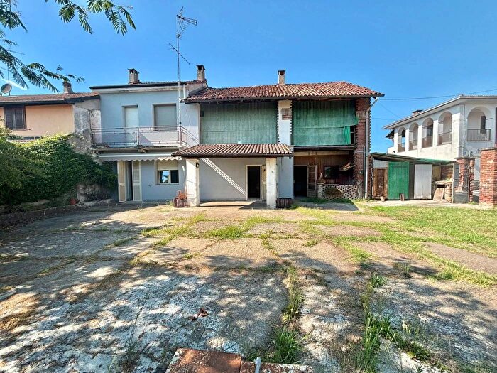 Casa con 5 locali in vendita in Strada Provinciale di Granozzo Novara, Novara