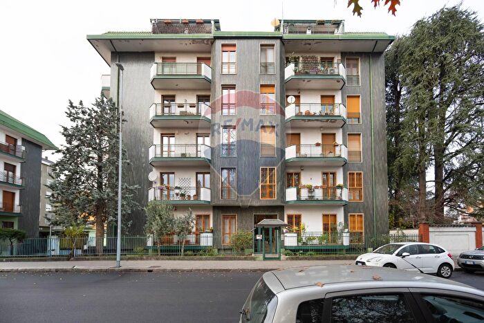 Appartamento quadrilocale in vendita in Via Silvio Pellico, Garbagnate Milanese