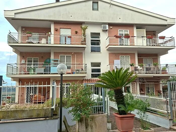 Appartamento bilocale in vendita in Via Poggio a Caiano, Roma