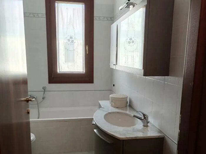 Casa quadrilocale in vendita in Via Rielta, Venezia