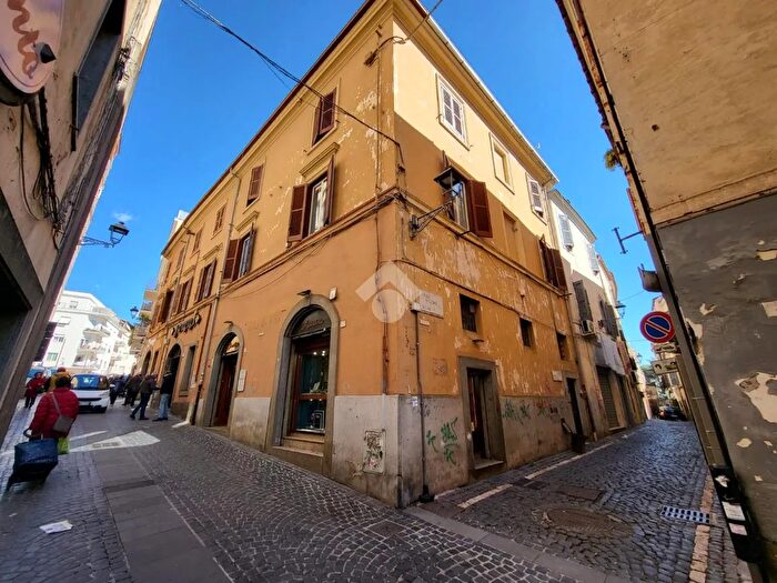 Appartamento trilocale in vendita in Velletri