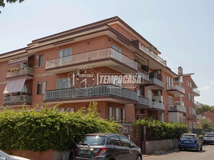 Appartamento trilocale in vendita in Via della Stazione di Ottavia, Roma