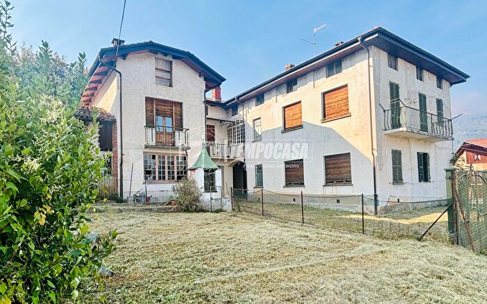 Casa con 13 locali in vendita in Via Roma, Muzzano