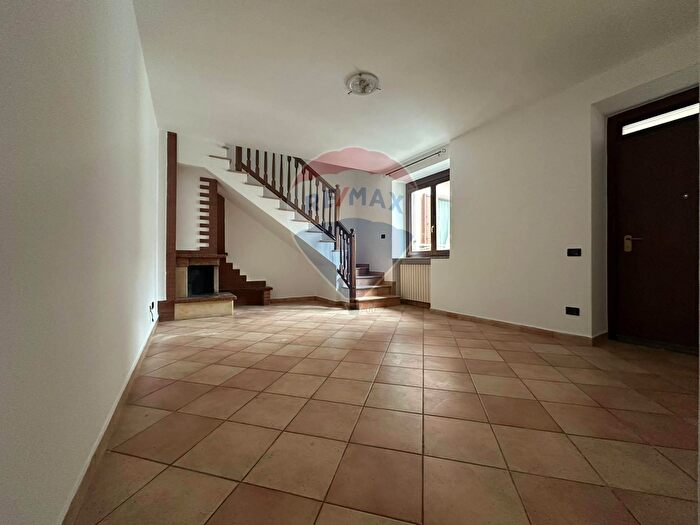 Appartamento trilocale in vendita in Via Pace, Fagnano Olona