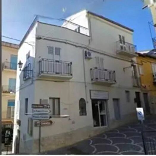 Casa con 6 locali in vendita in Via Calacta, Caronia