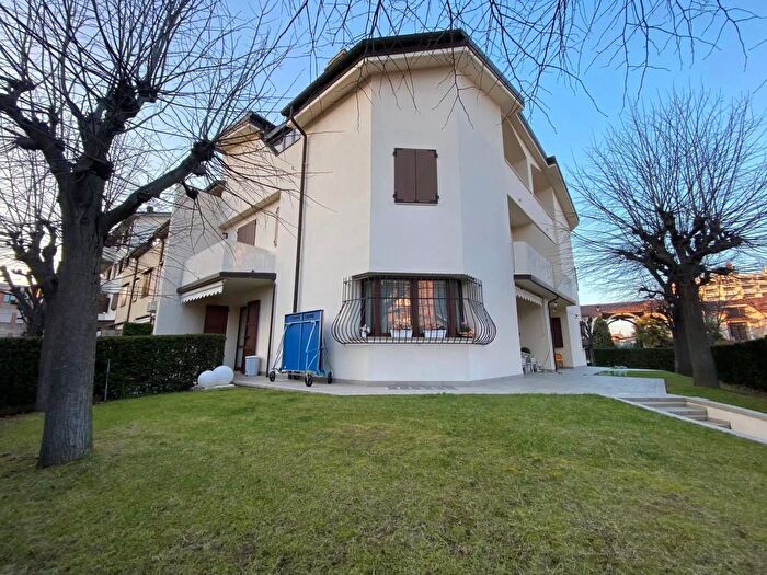 Casa con 8 locali in vendita in Via del Pretorio Sassuolo, Sassuolo