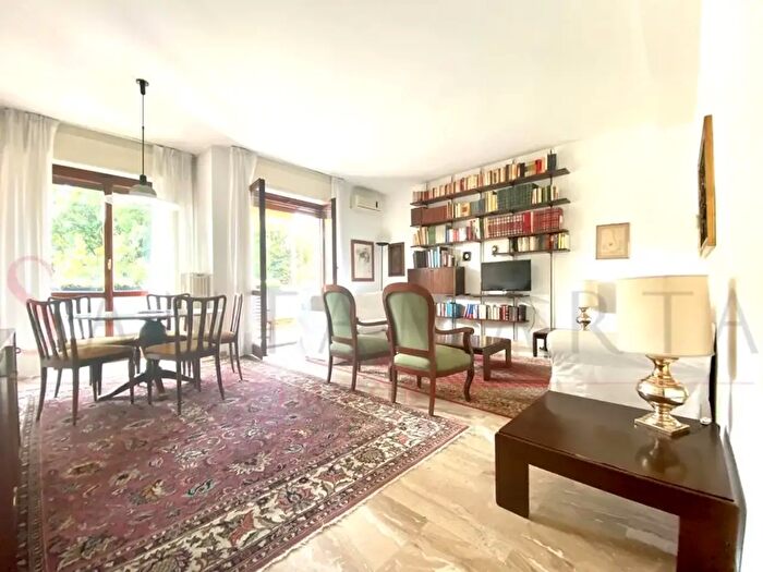 Appartamento quadrilocale in vendita in Via della Moscova, Milano