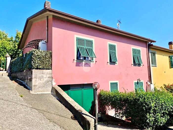 Appartamento monolocale in vendita in Via Roma, Follo