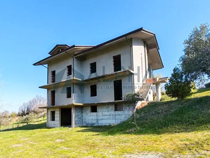 Casa con 6 locali in vendita in Via San Giovanni, Borghi
