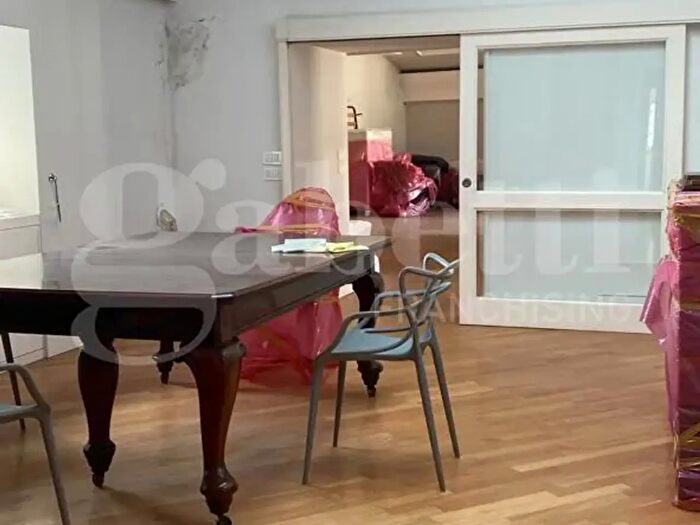 Appartamento con 5 locali in vendita in Via Seggio, Aversa