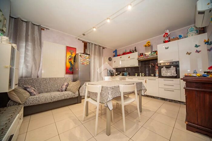 Appartamento trilocale in vendita in Via Giosuè Borsi, Torino