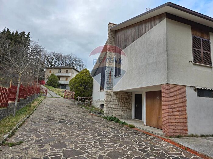 Casa con 7 locali in vendita in Loc Valdolmo, Sassoferrato