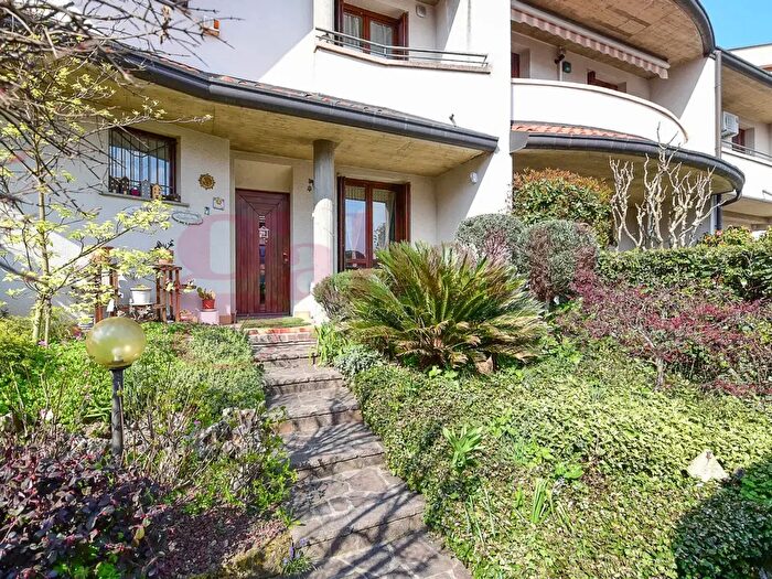 Casa quadrilocale in vendita in Via Don Elia dellOrto, Mariano Comense