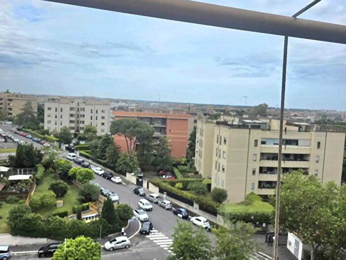 Appartamento quadrilocale in vendita in Via Deserto del Gobi, Roma