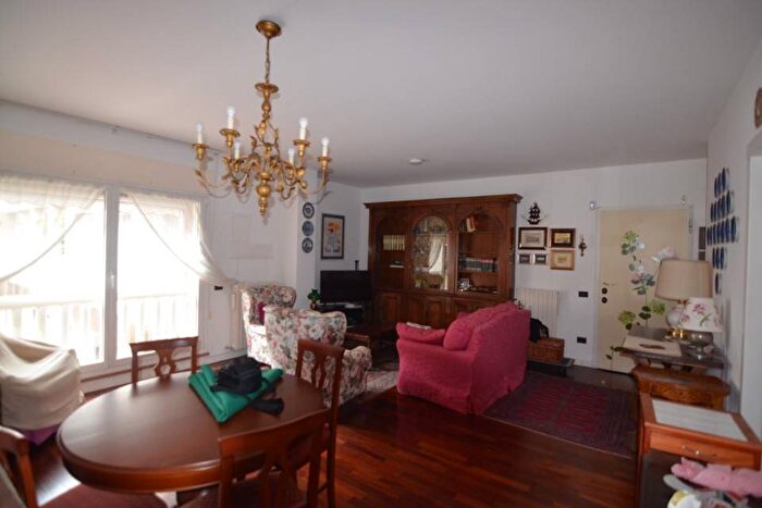 Appartamento quadrilocale in affitto in Via Carlo Cattaneo, Centro, Lecco