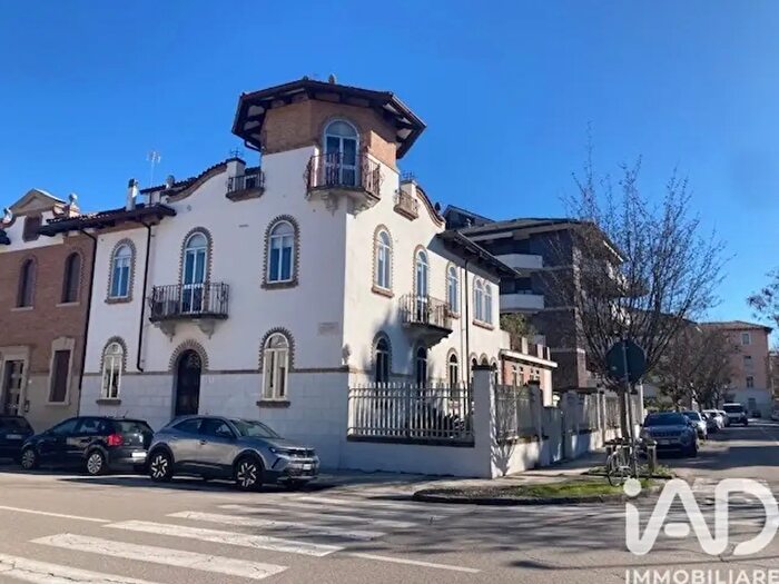 Casa con 16 locali in vendita in Via Cadorna, Padova