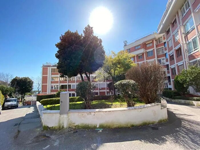 Appartamento trilocale in vendita in Via Francesco Petrarca, Napoli