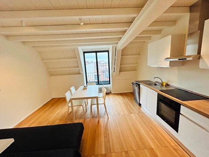 Appartamento trilocale in affitto in Via Antonio Fogazzaro, Montenero, Milano