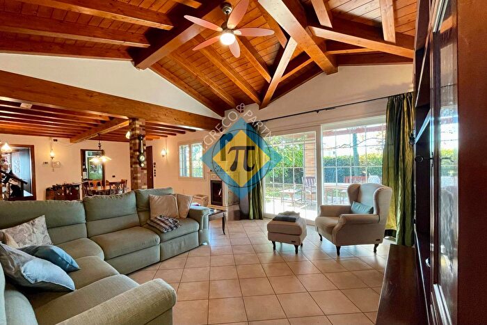 Casa con 5 locali in vendita in Via Leopardi, Fontanafredda