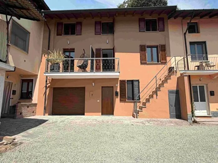 Appartamento trilocale in affitto in Via Cucchino, Sesto Calende
