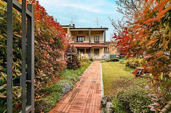 Casa quadrilocale in vendita in Via Gabrio Casati, Paderno Dugnano