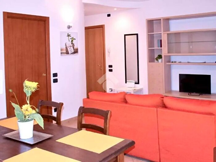 Appartamento trilocale in affitto in Via Tommaseo, Verona