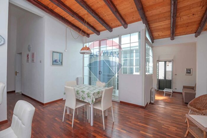 Appartamento quadrilocale in vendita in Vico Medica, Modica