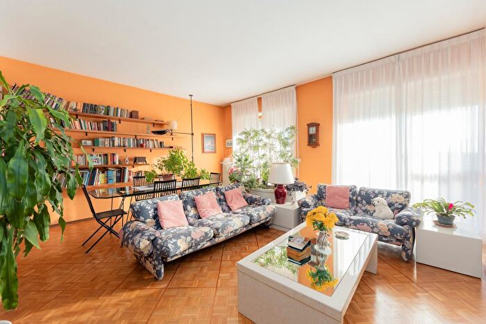 Appartamento con 5 locali in vendita in Via Filadelfia, Torino