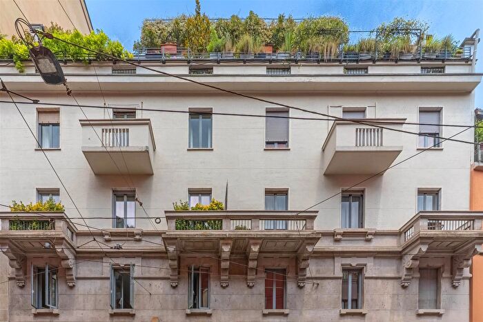 Appartamento con 5 locali in vendita in Via Nino Bixio, Milano