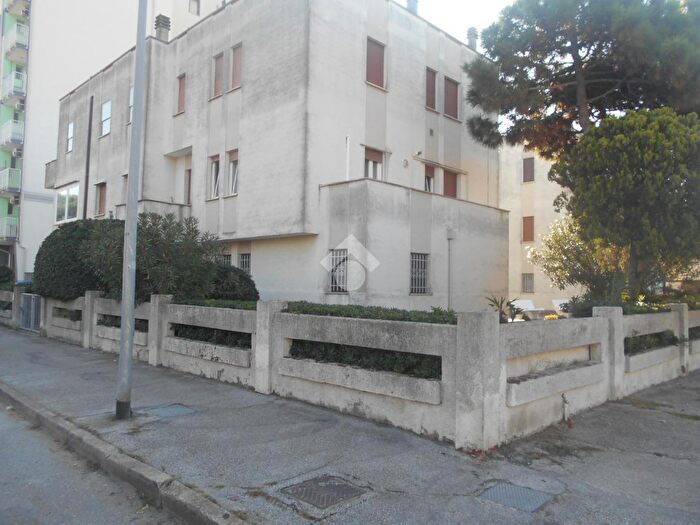 Appartamento trilocale in vendita in Via Mentana, Comacchio