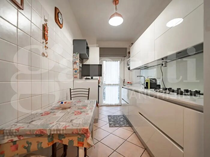 Appartamento quadrilocale in vendita in Via Saponaro, Milano