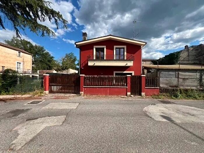 Casa trilocale in vendita in Via Lago Fibreno Posta Fibreno Frosinone, Posta Fibreno